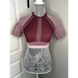 Fabletics Seamless Athletic Crop Top Size Small Womens Pink and Maroon